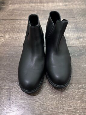 White Mountain Women's Black Ankle Booties